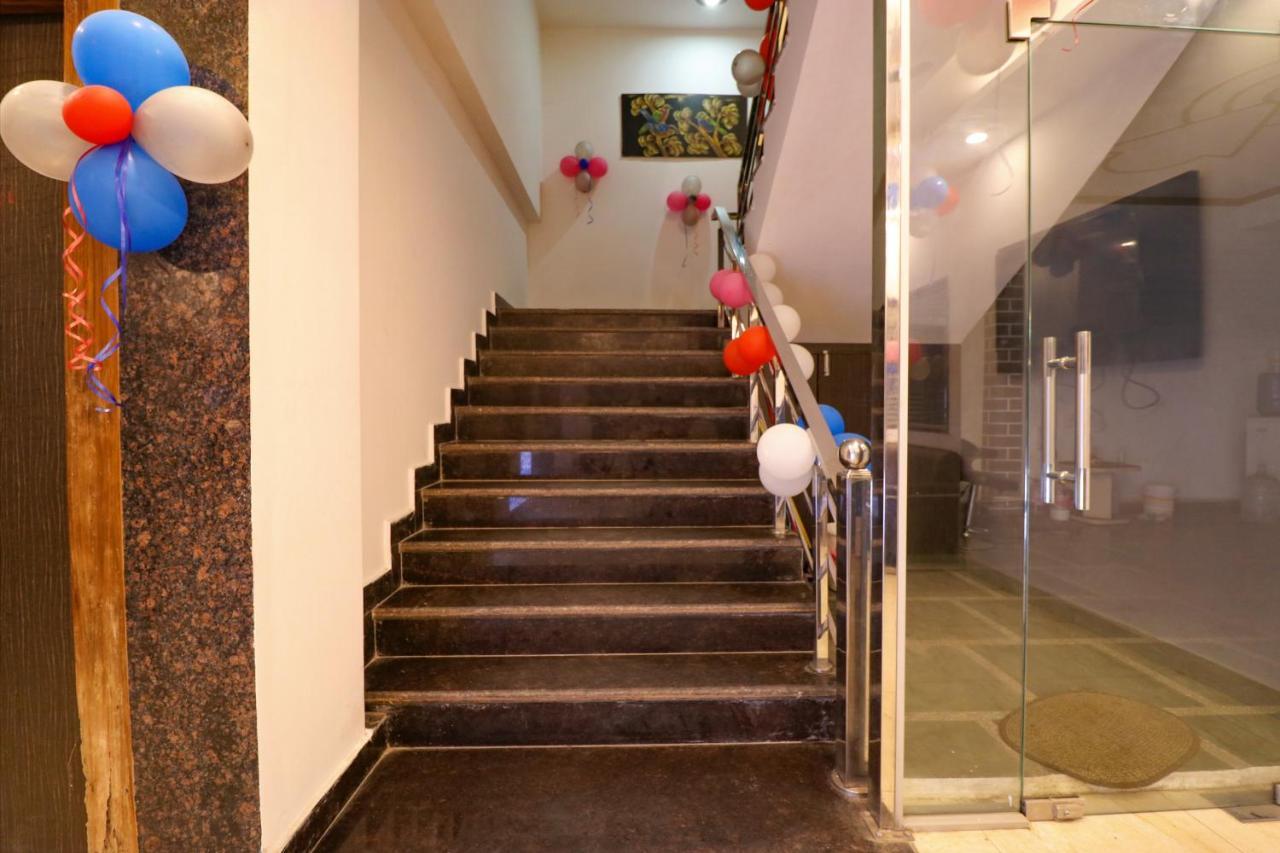 Fabexpress Dolphin International Near Delhi Airport Hotell New Delhi Eksteriør bilde